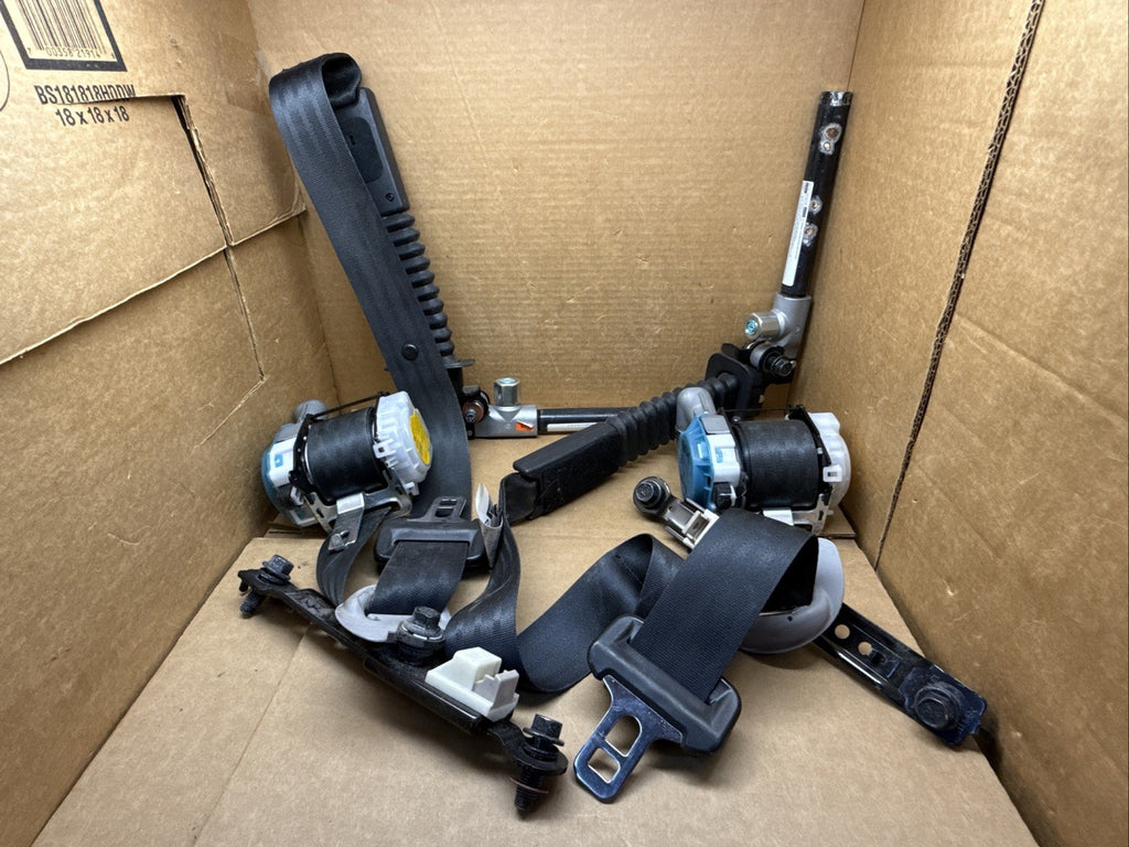 11 16 Hyundai Elantra GT Hatchback Front Seat Belt Seatbelts Retractor Set Pair0