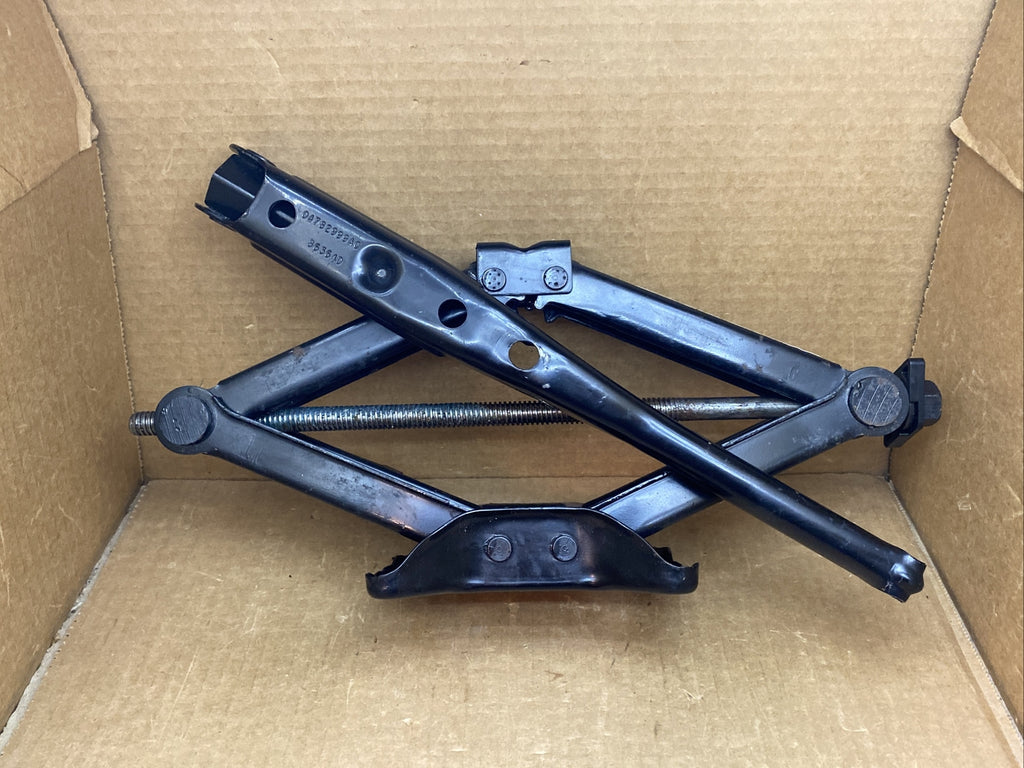 05 10 300 05 08 Magnum 08 10 Charger Challenger 07 12 Caliber Jack Tool Set1