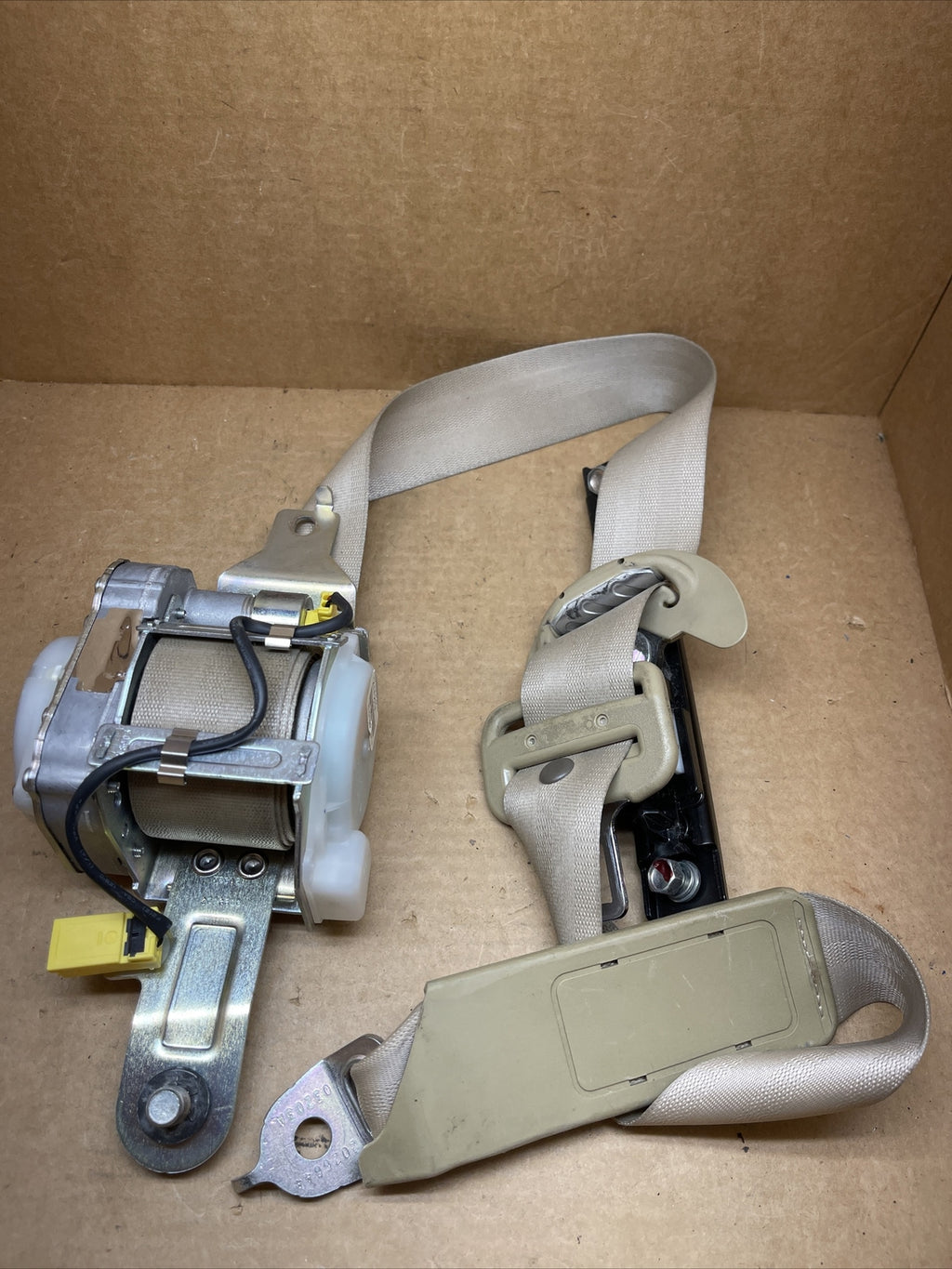 2006 2011 Civic Sedan Front Left Driver Side Seat Belt Seatbelt Retractor Ivory0