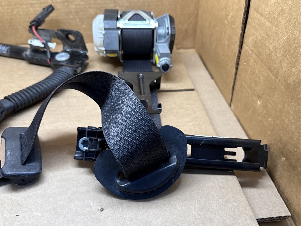 2013 2019 Ford Explorer Front Right Passenger Side Seat Belt Seatbelt Retractor3