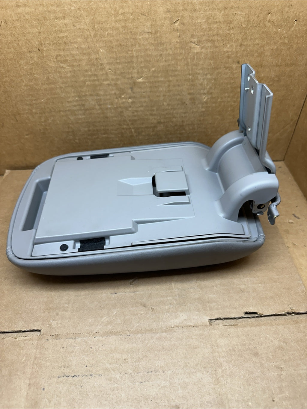2014 2018 Subaru Forester Center Console Lid Cover Top Armrest Gray Leather6
